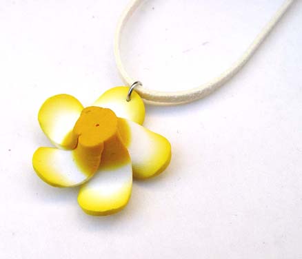 yHoku LelezNecklace Plumeria Yellow Flower@^nCAANZT[^t[^lbNX