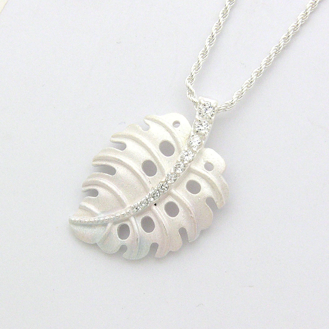 ハワイアンジュエリー/
【Stering Silver Jewelry】 Pendant - Monstera w/cz